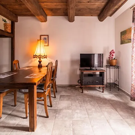 Mazurska Apartment *